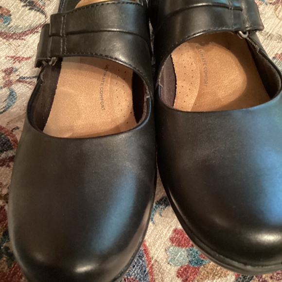 Clarks - Picture 2 of 4